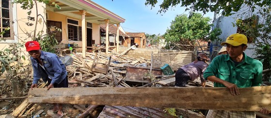 Quảng Bình: Hỗ trợ khẩn cấp 100 tỷ đồng cho hơn 100.000 hộ dân bị lũ lụt hoành hành ảnh 6