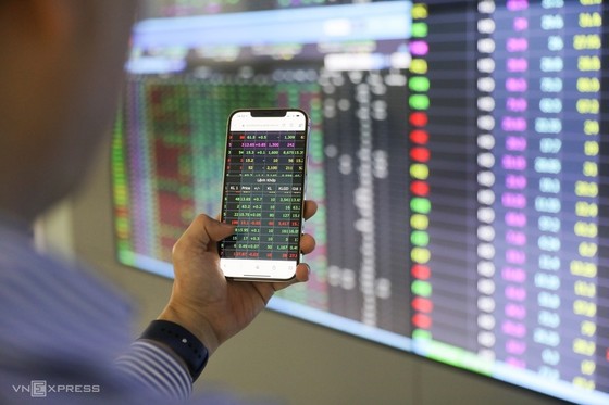 VinaCapital: Đợt bùng phát Covid-19 đã gần đạt đỉnh, nhà đầu tư không nên bán lúc này ảnh 1