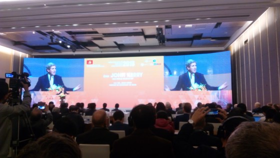 Cựu ngoại trưởng John Kerry: Sử dụng nhiên liệu hóa thạch “đang đặt sinh mạng chúng ta trong rủi ro” ảnh 2