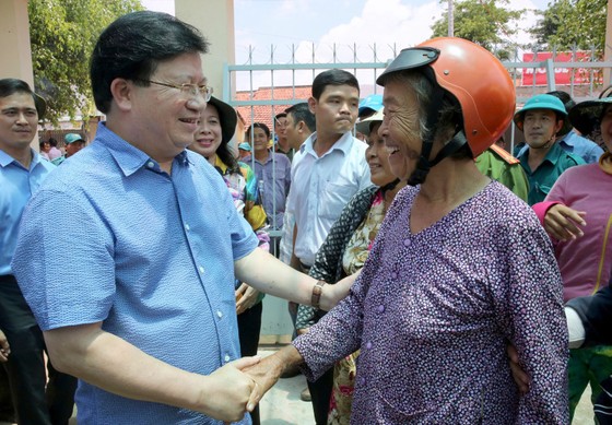 Phó Thủ tướng Trịnh Đình Dũng khảo sát sạt lở ở An Giang ảnh 1