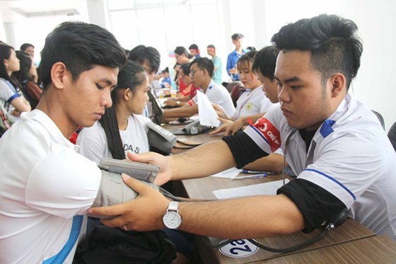 Gần 1.000 đoàn viên, thanh niên Cần Thơ tham gia Chủ nhật đỏ ảnh 1
