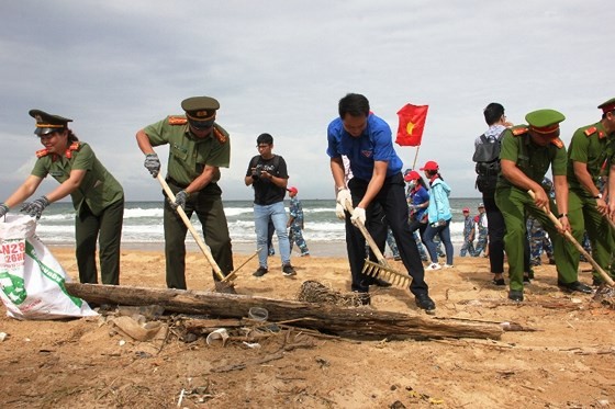 Lễ ra quân Chiến dịch “Hãy làm sạch biển” năm 2018 ảnh 1