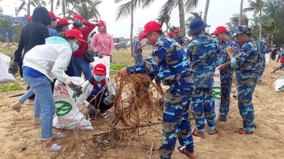 Lễ ra quân Chiến dịch “Hãy làm sạch biển” năm 2018 ảnh 2