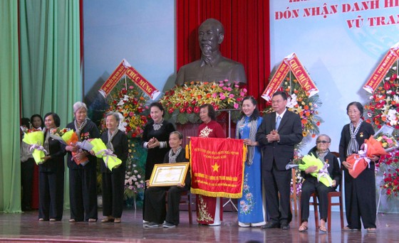 Bến Tre kỷ niệm 50 năm được tuyên dương danh hiệu “Anh dũng đồng khởi, thắng Mỹ diệt ngụy” ảnh 3