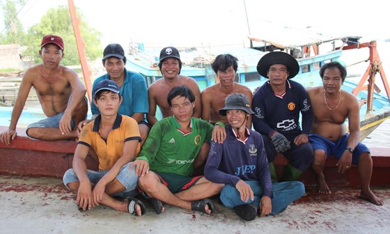 Nhóm thuyền viên cứu 22 ngư dân Philippines được khen thưởng ảnh 1