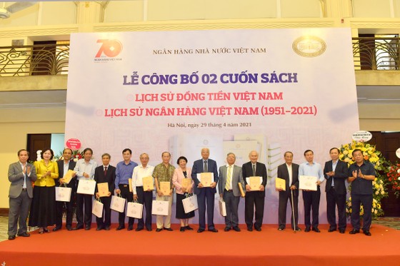 NHNN ra mắt sách về lịch sử ngân hàng và đồng tiền Việt Nam ảnh 1