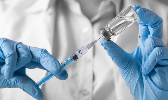 Oxfam: Vaccine Covid-19 bị đội giá gấp 5 lần vì độc quyền ảnh 1