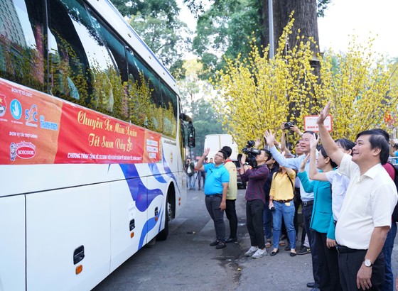 Ấm tình "Chuyến xe mùa xuân" ảnh 2