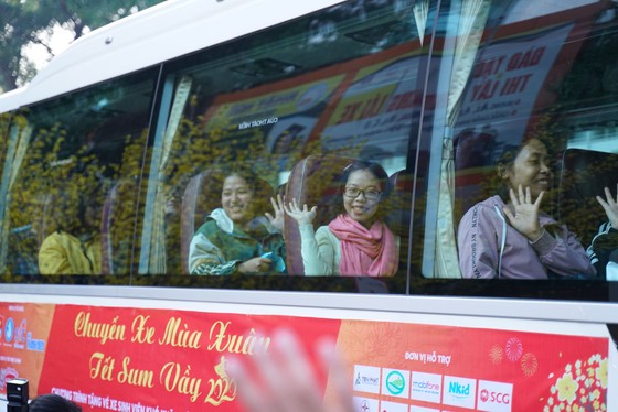 Ấm tình "Chuyến xe mùa xuân" ảnh 4
