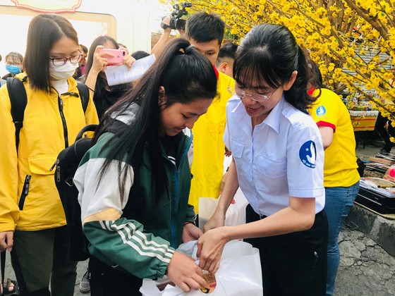 Ấm tình "Chuyến xe mùa xuân" ảnh 3