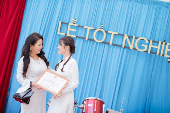 Đông Nhi giới thiệu MV “Khi con là mẹ” đầy xúc động ảnh 4