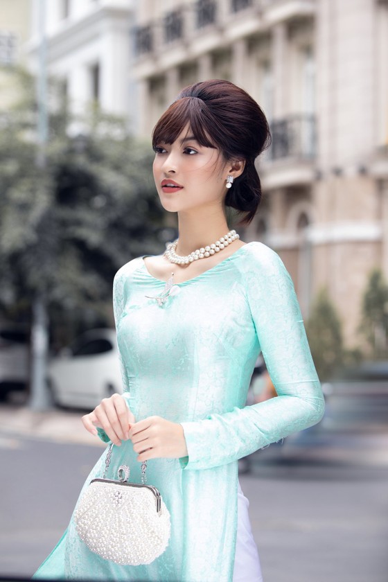 Á hậu Kiều Loan khoe sắc nền nã trong trang phục áo dài ảnh 2