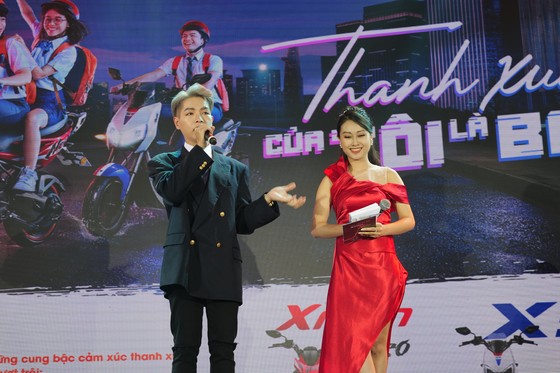 Đức Phúc: Từ cậu bé nhút nhát thành Đại sứ thương hiệu cho hãng xe điện hàng đầu thế giới ảnh 2