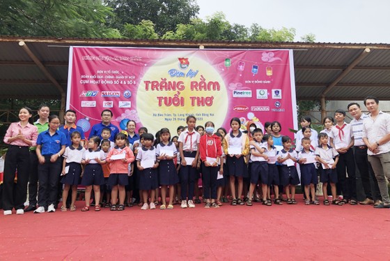 Mang 'Trăng rằm tuổi thơ' về với trẻ em vùng sâu tỉnh Đồng Nai ảnh 3