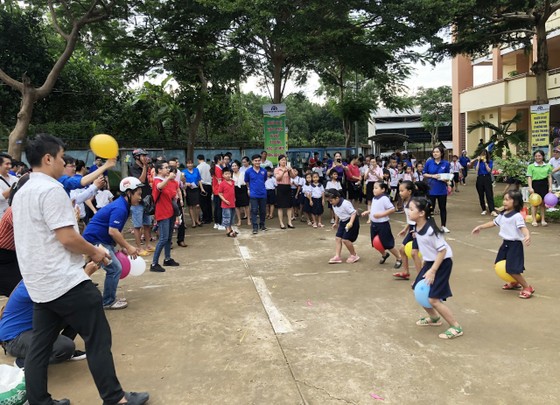 Mang 'Trăng rằm tuổi thơ' về với trẻ em vùng sâu tỉnh Đồng Nai ảnh 5