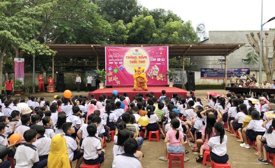 Mang 'Trăng rằm tuổi thơ' về với trẻ em vùng sâu tỉnh Đồng Nai ảnh 4