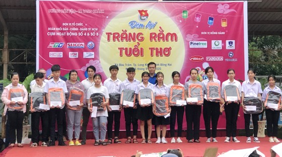 Mang 'Trăng rằm tuổi thơ' về với trẻ em vùng sâu tỉnh Đồng Nai ảnh 2
