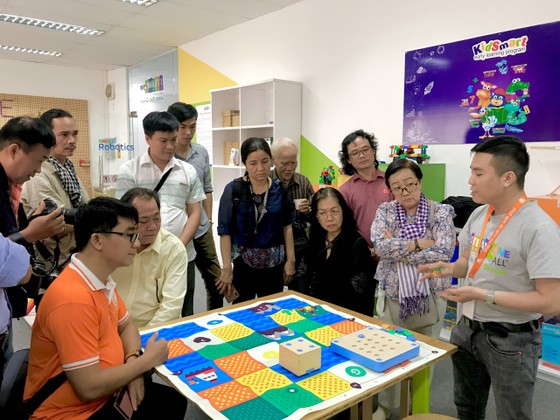 Văn nghệ sĩ tiêu biểu tham quan các công trình trọng điểm của TPHCM 2020 ảnh 5