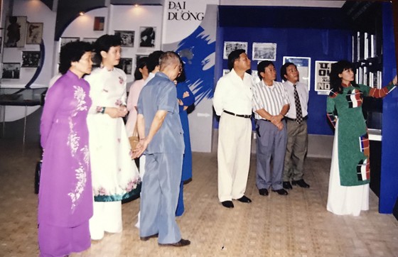 Tiếp nhận hiện vật áo dài của các nhà giáo, nhà hoạt động văn hóa ảnh 5