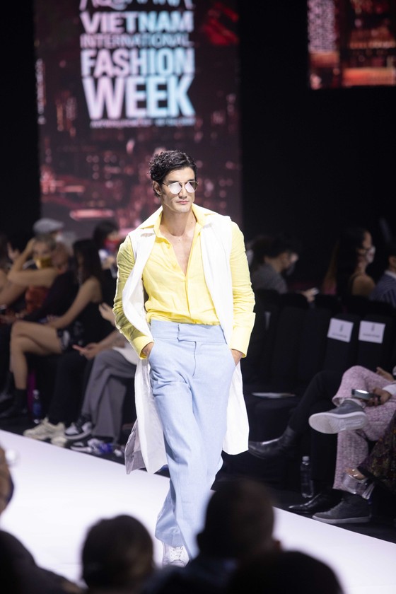 Trương Ngọc Ánh, Đức Hải trở lại sàn catwalk sau gần 10 năm ảnh 7