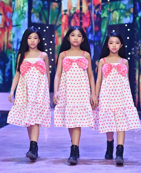 Hoa hậu Lương Thuỳ Linh, Á hậu Kiều Loan trình diễn “Búp bê show” của NTK Phương Ly ảnh 6