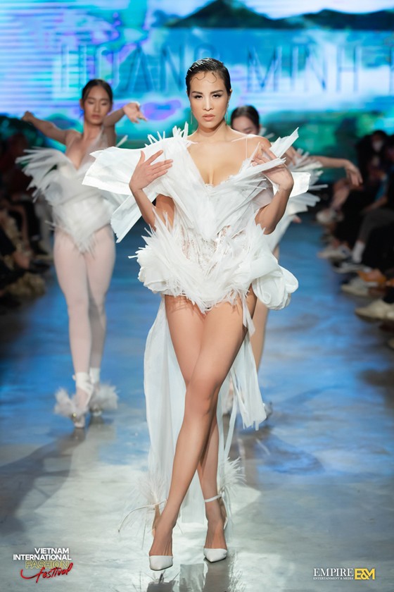 13 nhà thiết kế, 400 người mẫu trình diễn tại Vietnam International Fashion Festival ảnh 10