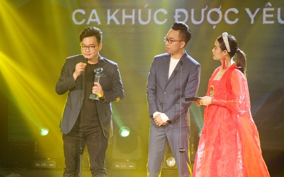 Binz và Amee đoạt giải ca sĩ của năm tại Giải thưởng Làn sóng xanh 2020 ảnh 10