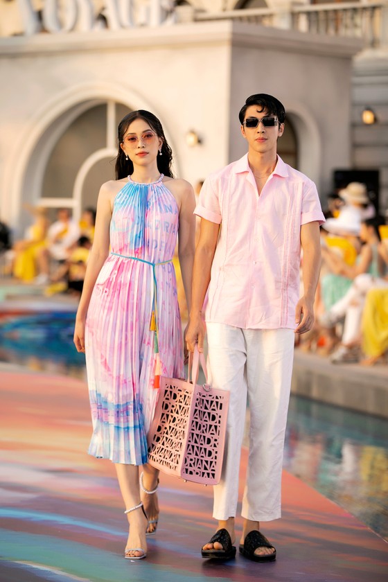 Dàn hoa hậu, á hậu bay bổng trong bộ sưu tập 'Daydreamer' tại Fashion Voyage ảnh 9