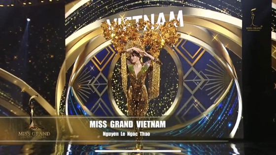 Á hậu Ngọc Thảo trình diễn quốc phục ấn tượng trên sân khấu Miss Grand International 2020 ảnh 4