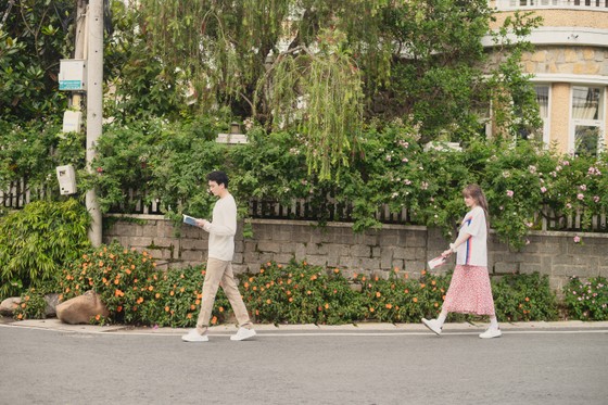 Thiều Bảo Trâm hát nhạc tỏ tình trong MV 'Love Rosie' ảnh 4