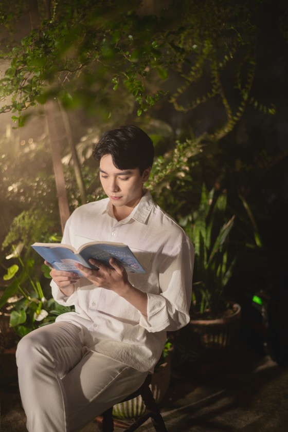 Thiều Bảo Trâm hát nhạc tỏ tình trong MV 'Love Rosie' ảnh 7