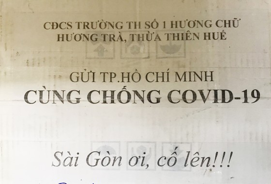 TPHCM tiếp nhận 5 tấn lương thực, thực phẩm từ người dân Huế ảnh 13