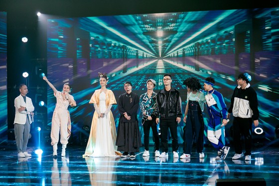 JSol và Khắc Hưng làm mới bản hit Làn Sóng Xanh, Kiều Loan "bứt phá" tại The Heroes ảnh 1