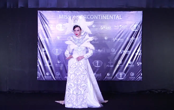 Đại diện Ái Nhi mang quốc phục áo dài của NTK Minh Châu đến Miss Intercontinental 2021 ảnh 1
