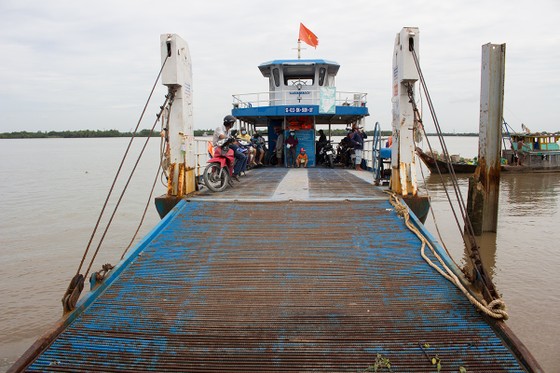 TPHCM tăng cường tuyên truyền phòng chống dịch Covid-19 ở bến phà ảnh 1