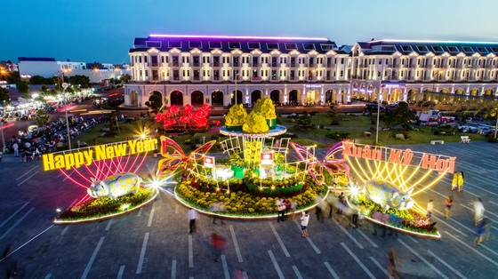 Đặc sắc đường hoa xuân ở phố biển Rạch Giá ảnh 2
