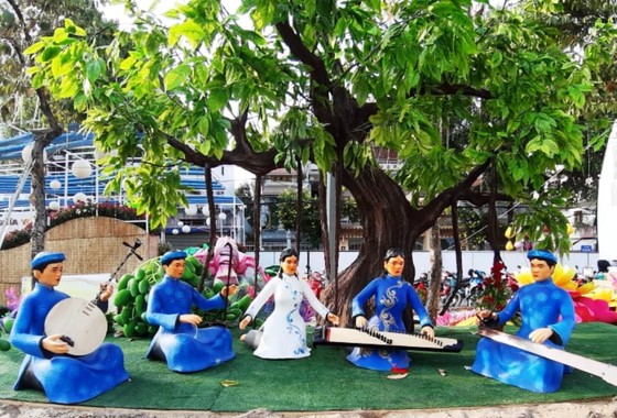 Rực rỡ những đường hoa xuân phục vụ Tết Canh Tý ở ĐBSCL ảnh 2