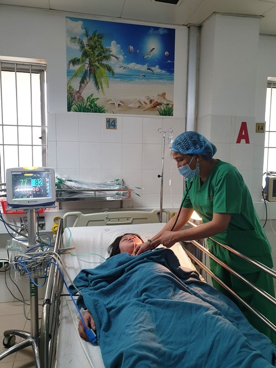 Phẫu thuật cứu sống kịp thời mẹ con sản phụ bị tim bẩm sinh tím nặng ảnh 1