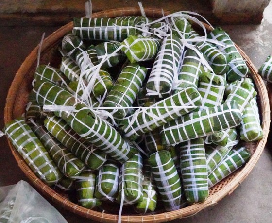 Một ngôi chùa ở Vĩnh Long gói 10.000 đòn bánh tét gửi đồng bào miền Trung ảnh 2
