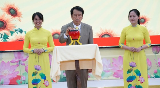 Trao hơn 1,2 tỷ đồng cho sinh viên vượt khó học giỏi ở Trà Vinh ảnh 1