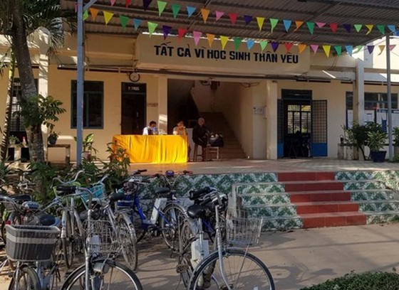 Vụ học sinh lớp 10 nghi tự tử tại trường ở An Giang: Đề xuất kỷ luật cảnh cáo Hiệu trưởng ảnh 1