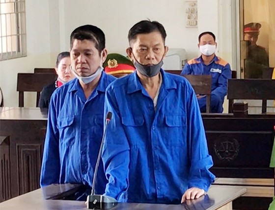Đốt nhà người tình, hai bị cáo lãnh 43 năm tù ảnh 1