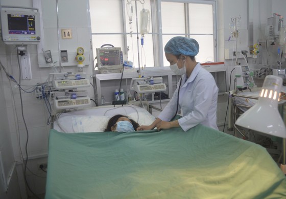 Cứu sống mẹ và con của sản phụ nguy kịch vì bị nhau cài răng lược ảnh 1