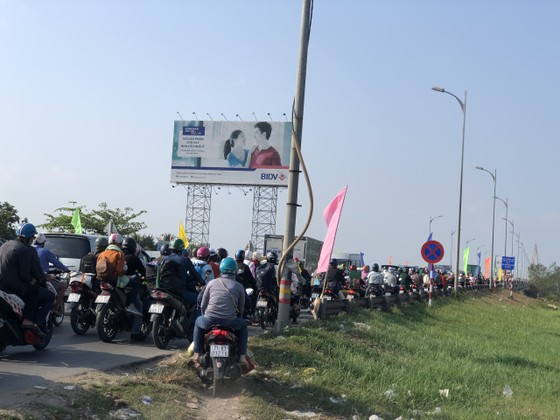 ĐBSCL: Ùn ứ giao thông ở một số nơi trong ngày mùng 5 Tết ảnh 1