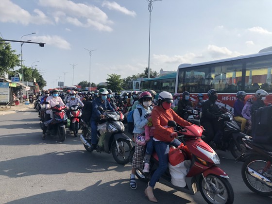 ĐBSCL: Ùn ứ giao thông ở một số nơi trong ngày mùng 5 Tết ảnh 3
