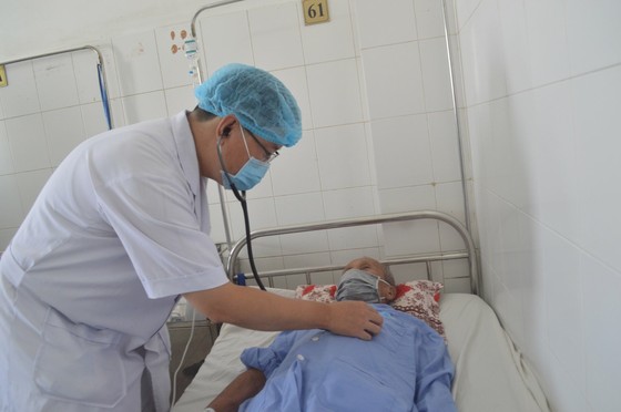 2 cụ ông đã 101 tuổi được phẫu thuật thành công nhờ kỹ thuật ít xâm lấn ảnh 1