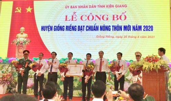 Kiên Giang: Công bố huyện Giồng Riềng đạt chuẩn nông thôn mới ảnh 1