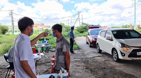 Long An kích hoạt 19 chốt kiểm soát, sau khi phát hiện thêm 2 ca dương tính ảnh 1
