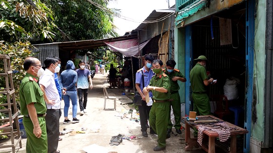 Truy tìm nghi phạm phóng hỏa giết người ở An Giang ảnh 2