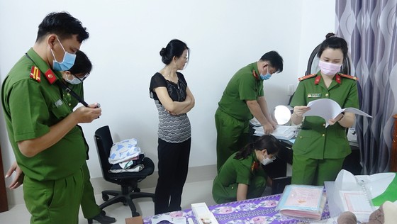 Bắt một cán bộ hải quan liên quan vụ buôn lậu 100 tấn đường cát ở An Giang ảnh 1